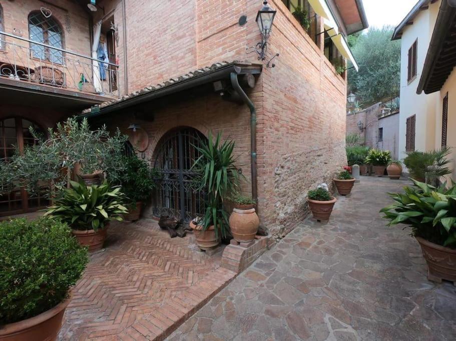 Casa Lazzaro Al Centro Di Siena Villa Exteriör bild