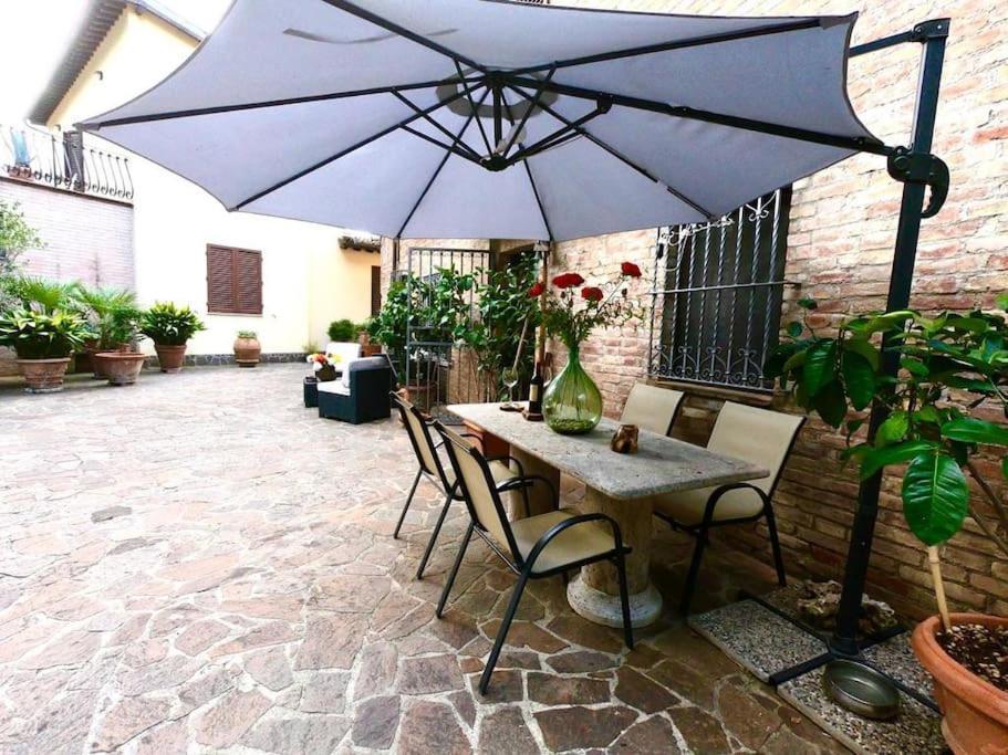 Casa Lazzaro Al Centro Di Siena Villa Exteriör bild